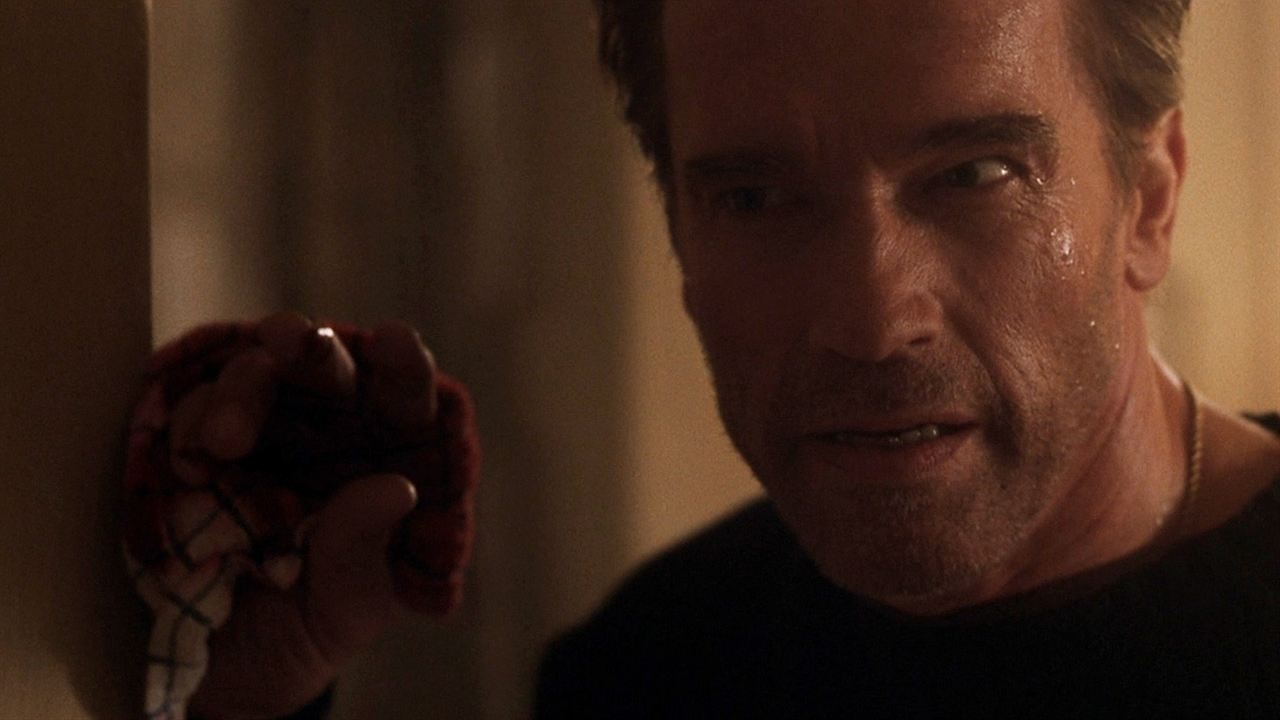 Arnold Schwarzenegger como Jericho Cane em Fim dos Dias (Reprodução)