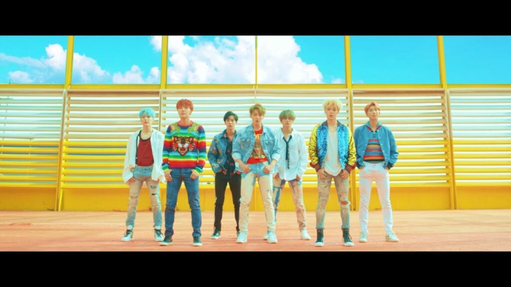 BTS em videoclipe Boy WIth Luv (Reprodução)