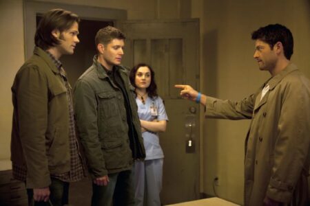 Jared Padalecki é Sam, Jensen Ackles é Dean, Rachel Milner é Meg e Misha Collins é Castiel em Supernatural (Reprodução)