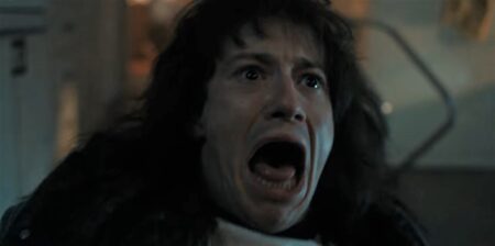 Joseph Quinn é Eddie Munson em Stranger Things (Reprodução)