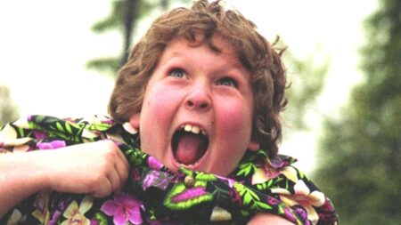 De gordinho a gostosão, ator de Os Goonies culpa puberdade por perder papéis Gordo (Jeff Cohen) em Os Goonies (Reprodução)