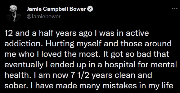 Mensagem de Jamie Campbell Bower no Twitter (Reprodução)