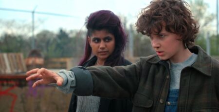 Kali pode voltar em última temporada de Stranger Things? Linnea Berthelsen é Oito/Kali e Millie Bobby Brown é Onze/Jane em Stranger Things (Reprodução)