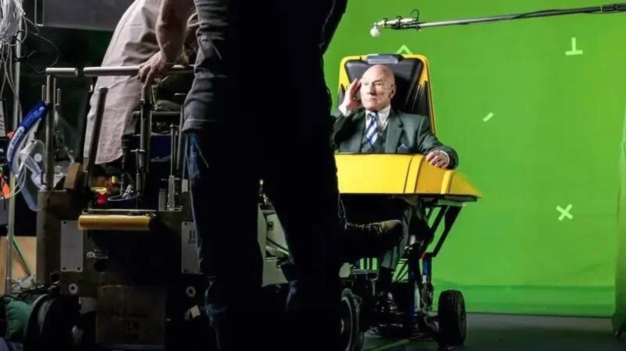 Patrick Stewart como Professor X no set de Doutor Estranho 2 (Reprodução / Marvel)