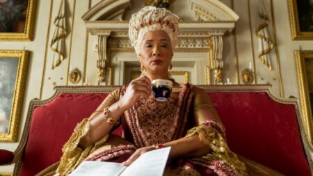Rainha Charlotte (Golda Rosheuvel) em Bridgerton (Reprodução / Netflix)