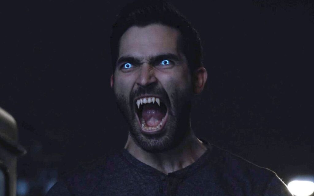 Tyler Hoechlin como Derek Hale em Teen Wolf