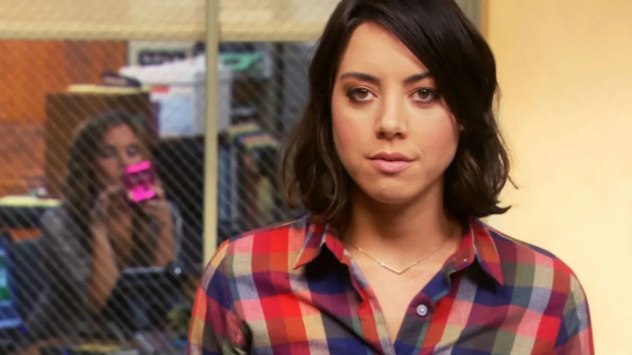 Aubrey Plaza como April Ludgate em Parks and Recreation (Reprodução)