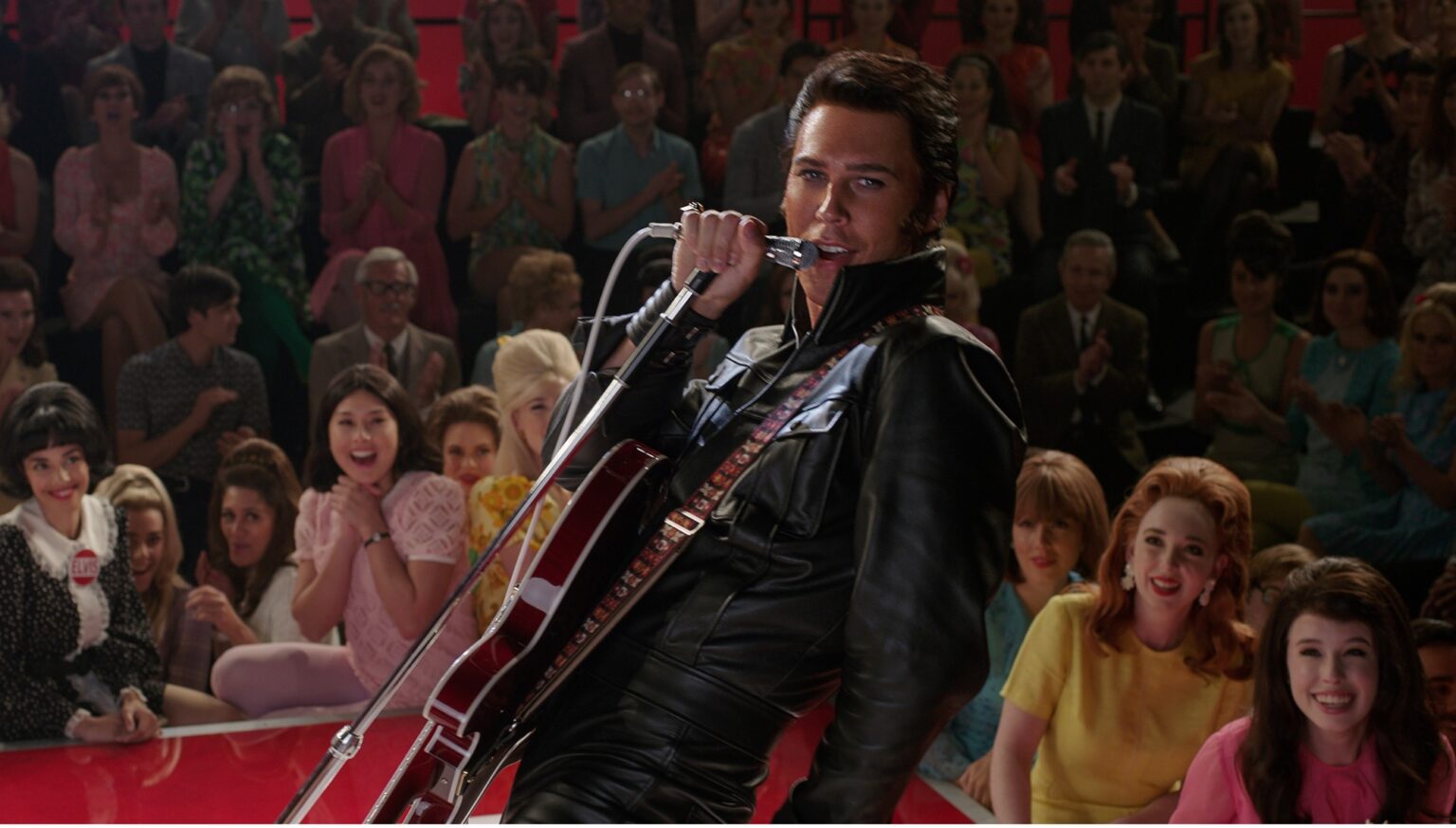 Austin Butler como Elvis Presley em Elvis