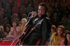 Austin Butler como Elvis Presley em Elvis