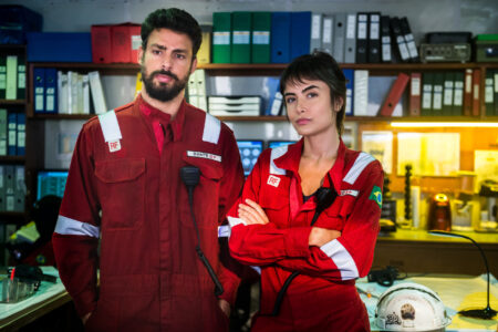 Dante (Cauã Reymond) e Julia (Maria Casadevall) em Ilha de Ferro (Reprodução / Globo)