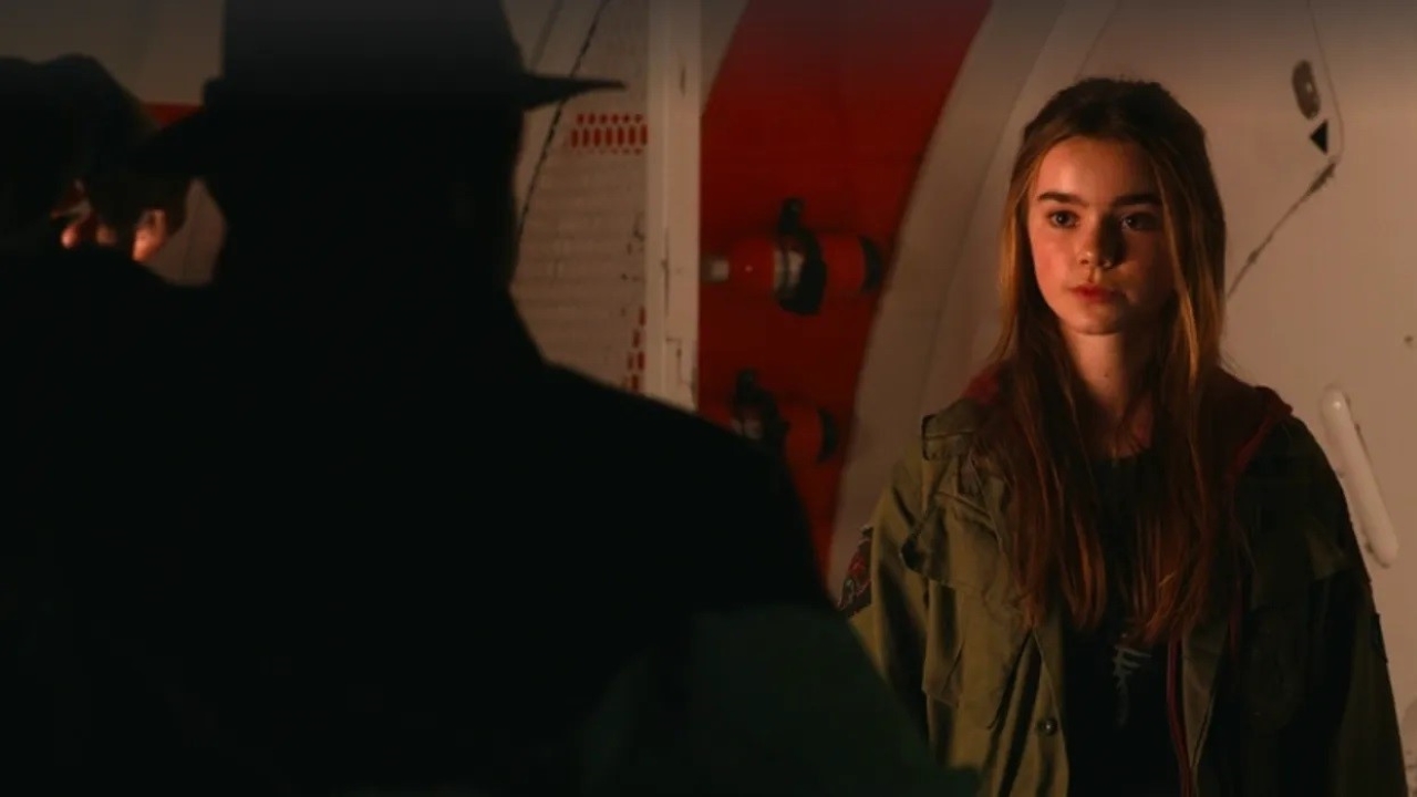 Alan (Sam Neill) e Maisie (Isabella Sermon) em Jurassic World: Domínio (Reprodução)