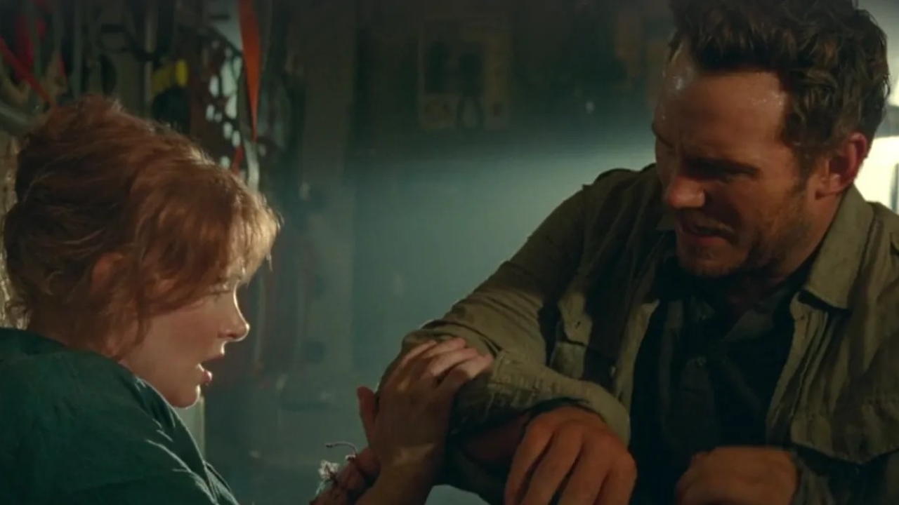 Claire (Bryce Dallas Howard) e Owen (Chris Pratt) em Jurassic World: Domínio (Reprodução)