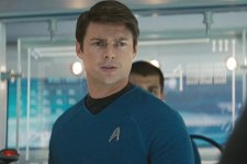 Karl Urban como Leonard McCoy em Star Trek (Reprodução)
