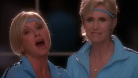 Olivia Newton John e Jane Lynch em Glee Reproducao