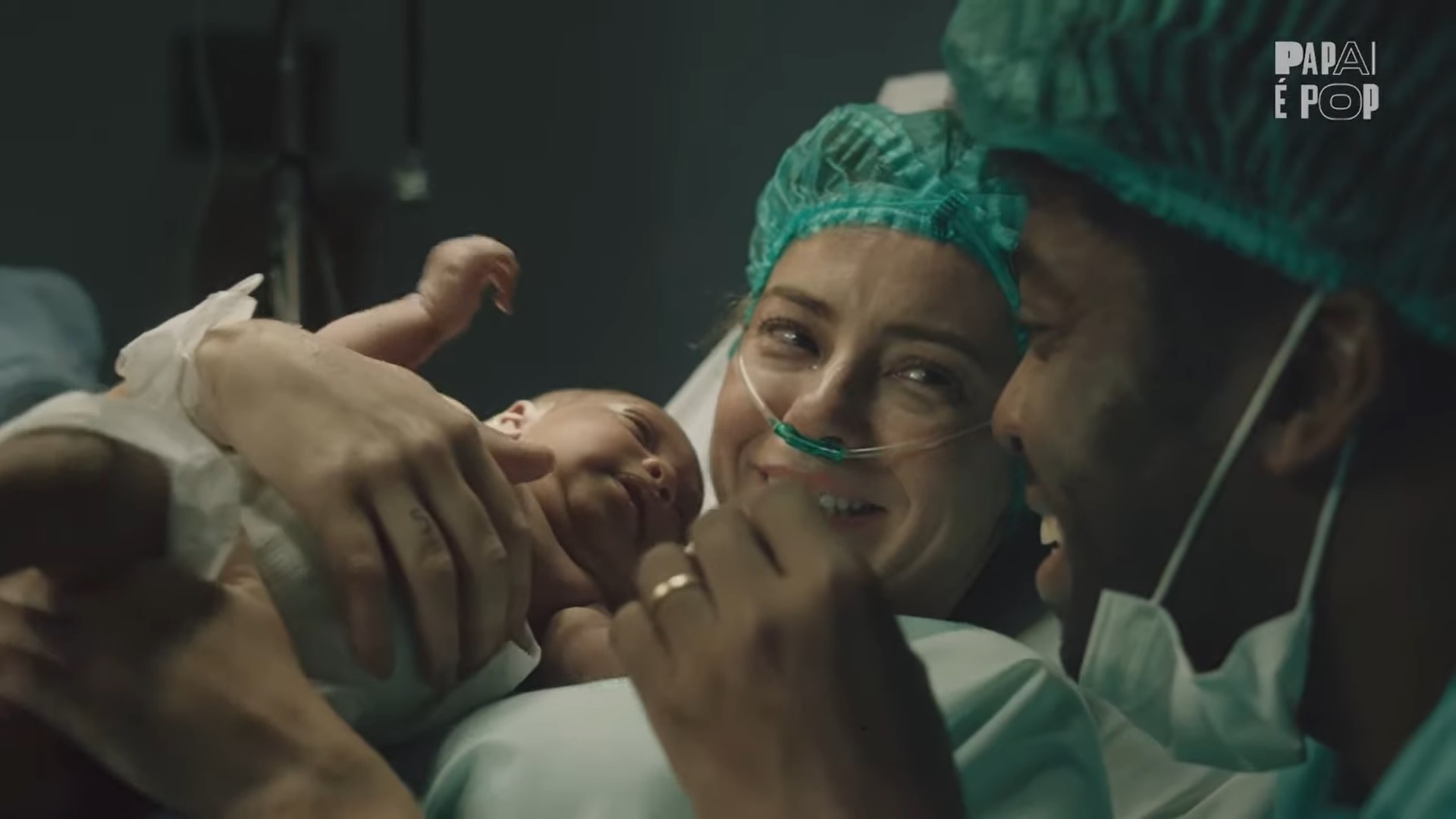 Papai é Pop: Lázaro Ramos afirma que homens precisam aprender a ser pais 2 Paolla Oliveira e Lazaro Ramos em cena de Papai e Pop Reproducao Youtube