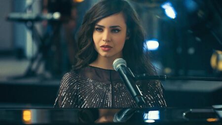 Sofia Carson | Conheça outros filmes da estrela de Continência ao Amor Sofia Carson em Continencia ao Amor Divulgacao Netflix