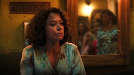 Tatiana Maslany as Jen Walters in She Hulk episode 1