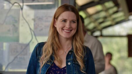 Virgin River | Encontro de Hope e Lili no jardim foi uma aparição ou alucinação? Alexandra Breckenridge como Mel Monroe em Virgin River