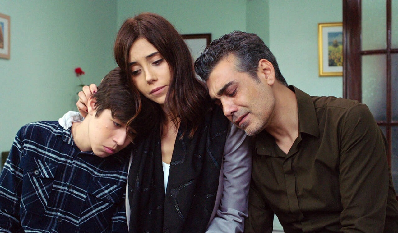 Série Iludida: onde assistir, sinopse, elenco e trailer da novela turca