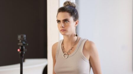 Alice (Cara Delevingne) em Only Murders in the Building (Reprodução)