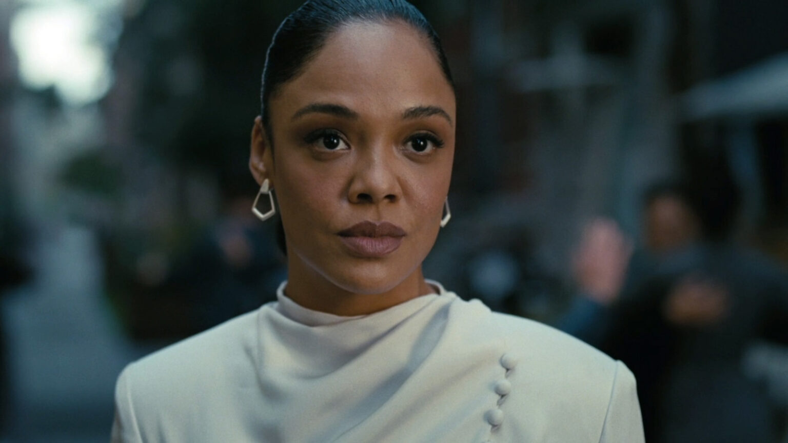 Reviravolta de vilão em Westworld já estava em andamento? Tessa Thompson como Charlotte/Dolores em Westworld