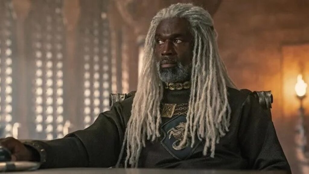 Steve Toussaint como Lord Corlys Velaryon em A Casa do Dragão (Reprodução / HBO)