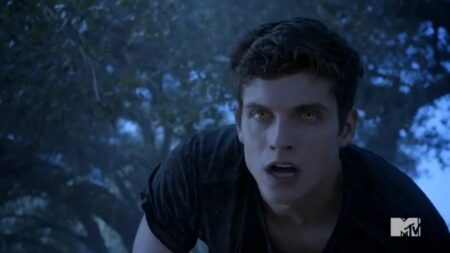 Daniel Sharman é Isaac em Teen Wolf (Reprodução)