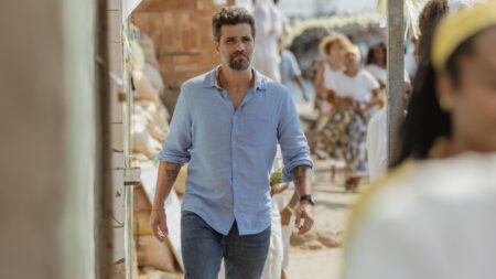 Bruno Gagliasso como Ernesto Cardona em Santo (Reprodução / Netflix)