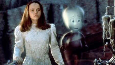 Christina Ricci odiou sua atuação no filme Gasparzinho Kat Harvey (Christina Ricci) em Gasparzinho (Reprodução)