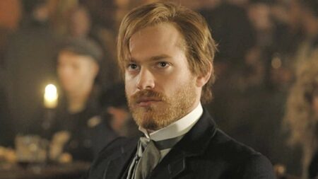 Sam Reid como Lestat em Entrevista com o Vampiro (Reprodução)