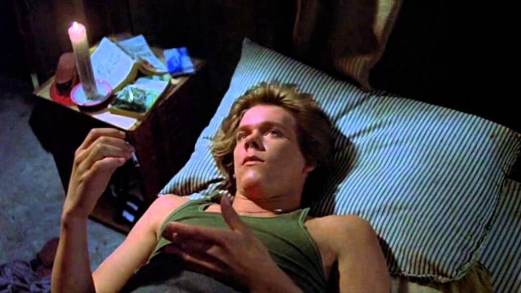 Diretor de filme de streaming gringo confessa que tentou emular Sexta-Feira 13 até no elenco Kevin Bacon é Jack em Sexta-Feira 13 (Reprodução)
