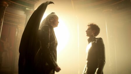Lúcifer (Gwendoline Christie) e Sonho (Tom Sturridge) em Sandman (Reprodução / Netflix)