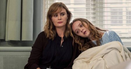 Emily Deschanel é Suzanne Mathis e Madeleine Arthur é Mae em O DIabo em Ohio (Divulgação)