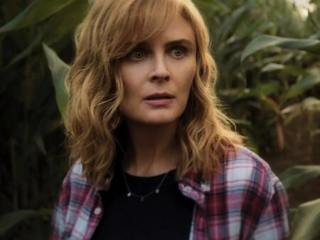 O Diabo em Ohio | Série da Netflix é baseada em fatos reais? Emily Deschanel é Suzanne Mathis em O DIabo em Ohio (Divulgação)