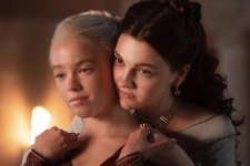 Rhaenyra Targaryen (Milly Alcock) e Alicent Hightower (Emily Carey) em A Casa do Dragão (Reprodução / HBO)