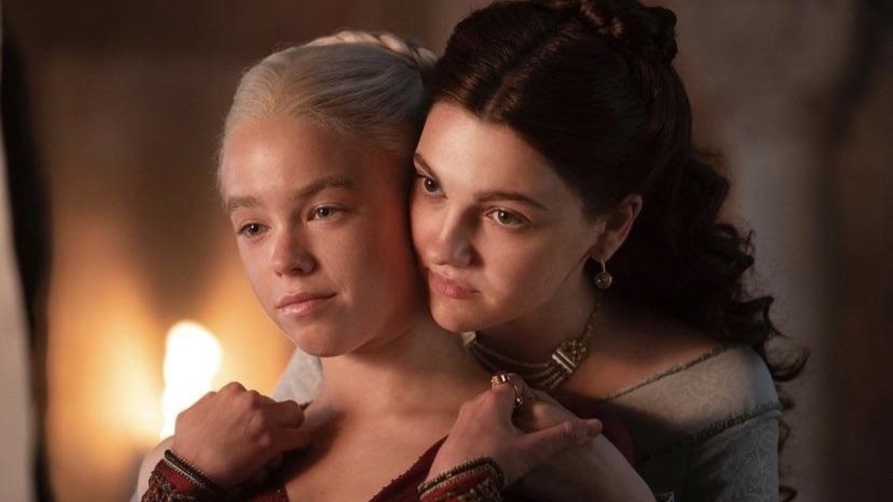 Rhaenyra Targaryen (Milly Alcock) e Alicent Hightower (Emily Carey) em A Casa do Dragão (Reprodução / HBO)