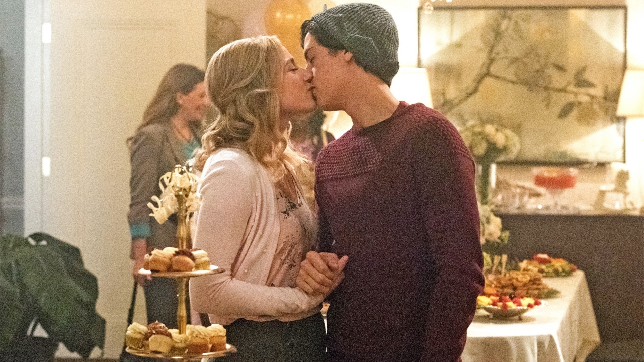 Betty (Lili Reinhart) e  Jughead (Cole Sprouse) em Riverdale (Reprodução)