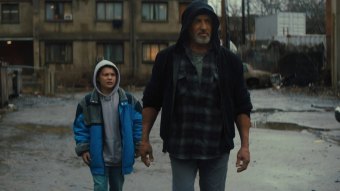 Sylvester Stallone e Javon Walton em Samaritano (Reprodução / Prime Video)