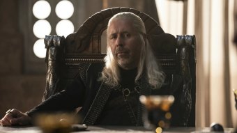 Rei Viserys (Paddy Considine) em A casa do Dragão (Reprodução / HBO)