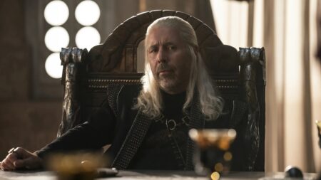 Rei Viserys (Paddy Considine) em A casa do Dragão (Reprodução / HBO)