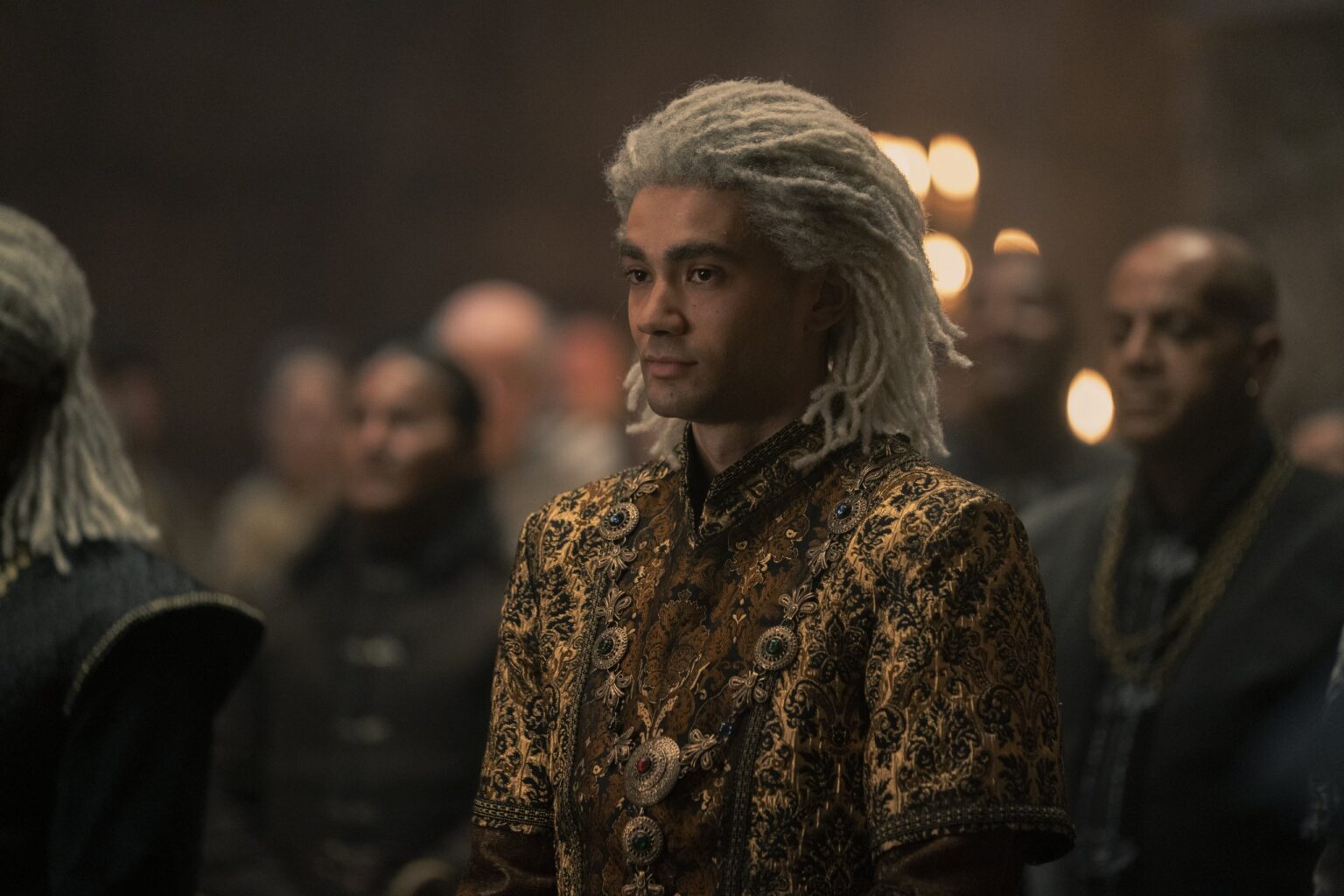 Showrunner responde com ironia críticas a diversidade em A Casa do Dragão Theo Nate como Laenor Velaryon em A Casa do Dragão