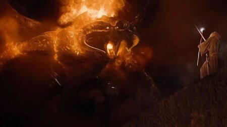 Gandalf enfrenta Balrog em O Senhor dos Anéis: A Sociedade do Anel (Reprodução)