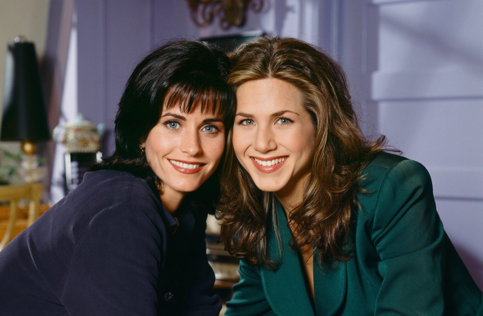 Produtor de The Big Bang Theory diz que Friends causou sérios problemas a todas as sitcoms Courteney Cox e Jennifer Aniston em Friends Divulgacao scaled 1
