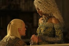 Laena Velaryon (Nanna Blondell) e Daemon Targaryen (Matt Smith) em cena de A Casa do Dragão (Reprodução / HBO)