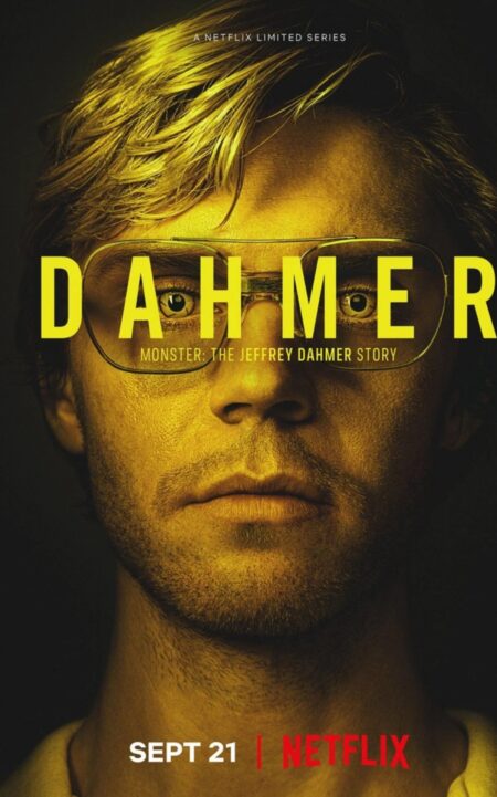 5 fatos curiosos sobre a série Dahmer: Um Canibal Americano Evan Peters no pôster de Dahmer: Um Canibal Americano