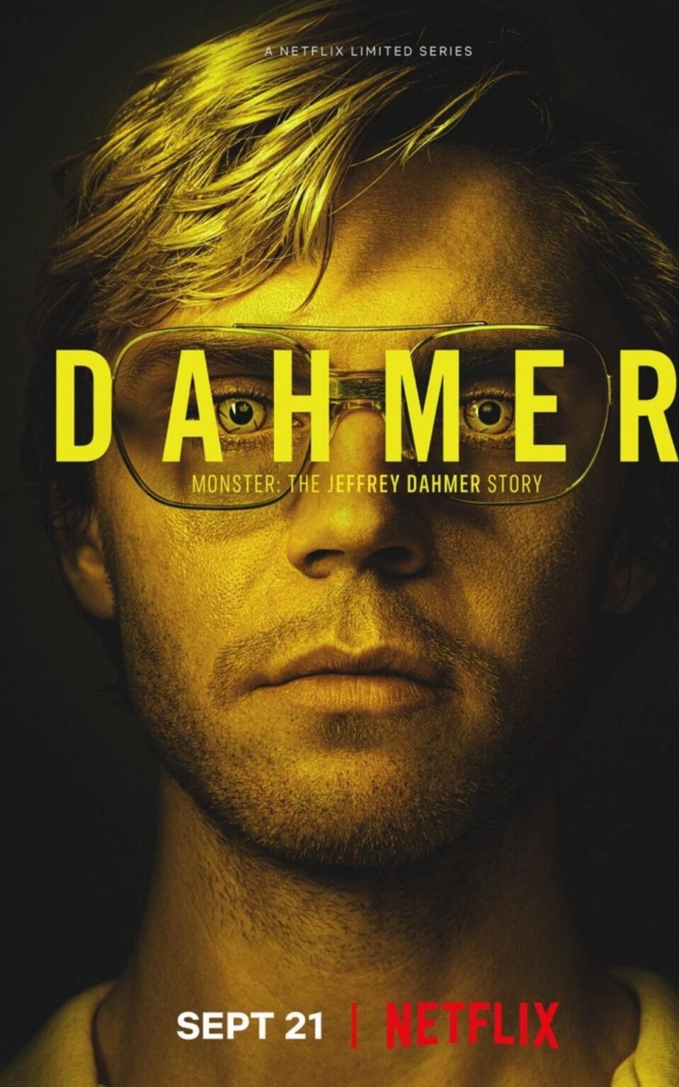 5 fatos curiosos sobre a série Dahmer: Um Canibal Americano Evan Peters no pôster de Dahmer: Um Canibal Americano