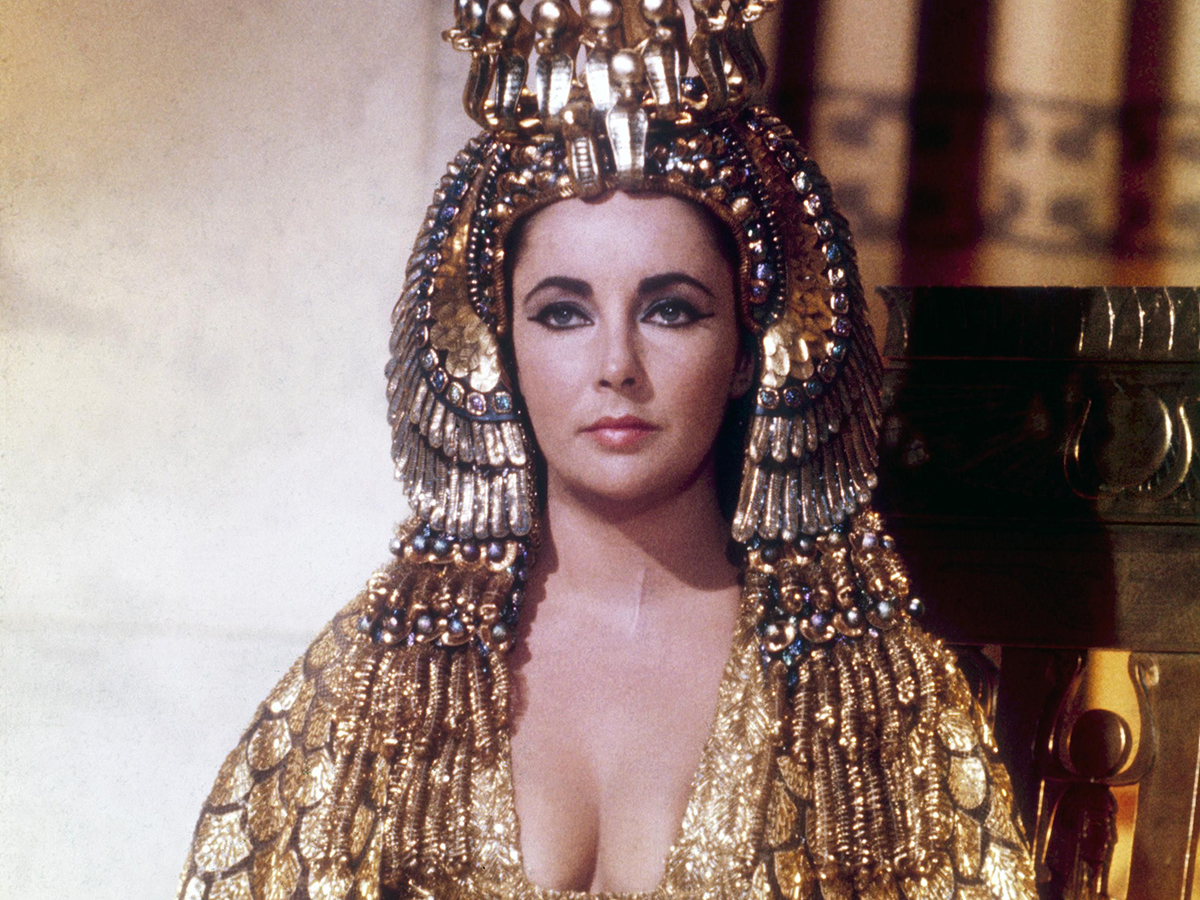 Elizabeth Taylor como Cleópatra em Cleópatra (Reprodução)