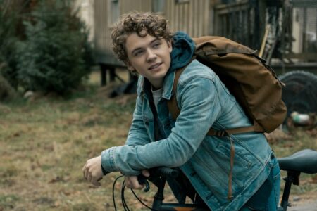 O Clube da Meia-Noite Igby Rigney como Warren Flynn em Missa da Meia-noite