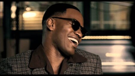 Ray: Detalhes da vida do artista que o filme esqueceu de contar Jamie Foxx cantando como Ray Charles em Ray