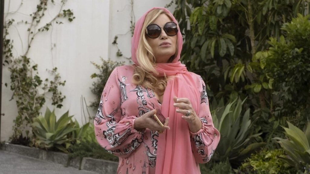 Jennifer Coolidge como Tanya em The White Lotus